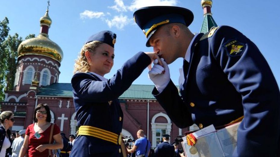 Воронежская Военно-воздушная академия впервые выпустила девушек-лейтенантов (ФОТО)