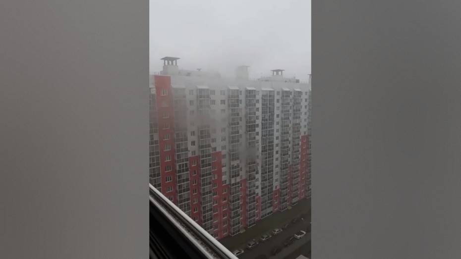 В воронежском ЖК «Цветной бульвар» загорелась многоэтажка вечером 14 апреля