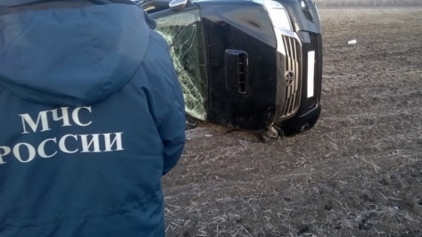 В Терновском районе в опрокинутом автомобиле обнаружили труп
