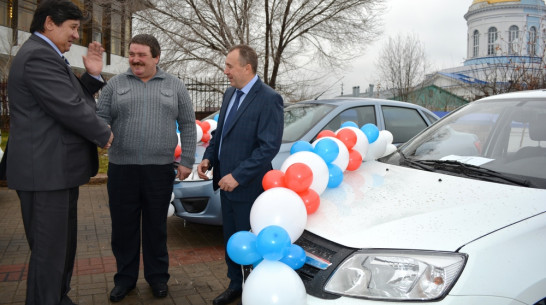 Нижнедевицкого механизатора наградили автомашиной