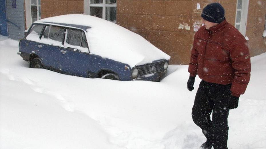 В Воронеже пенсионера, умершего во дворе своего дома, полностью замело снегом