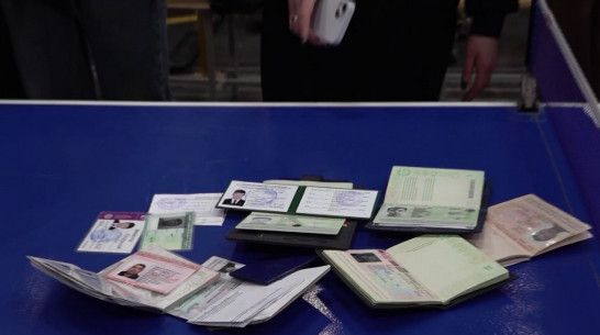 Появилось видео рейда на нелегальных мигрантов в распределительных центрах под Воронежем