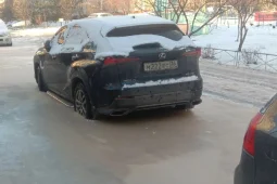 Водоканал объяснил, почему машины в Воронеже вмерзли в канализационные стоки