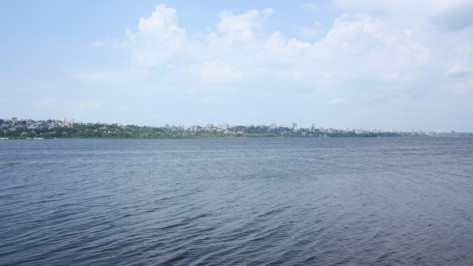 Спасатели эвакуировали плот с 4 подростками с Воронежского водохранилища