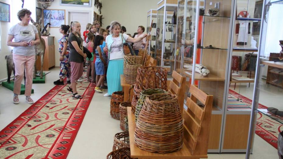 В Анне открылась выставка плетеных изделий из лозы
