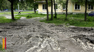Воронежских водителей продолжают активно штрафовать за парковку на газонах