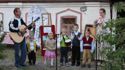 Многодетная семья из Верхнемамонского района победила на областном творческом фестивале