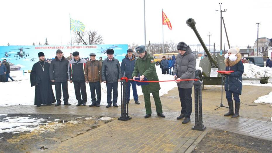 В Воробьевке открыли сквер Воинской Славы
