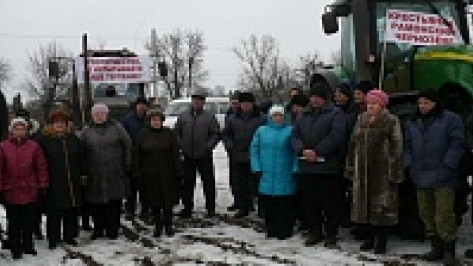 Жители двух поселений Рамонского района провели пикет вблизи трассы М-4 «Дон»