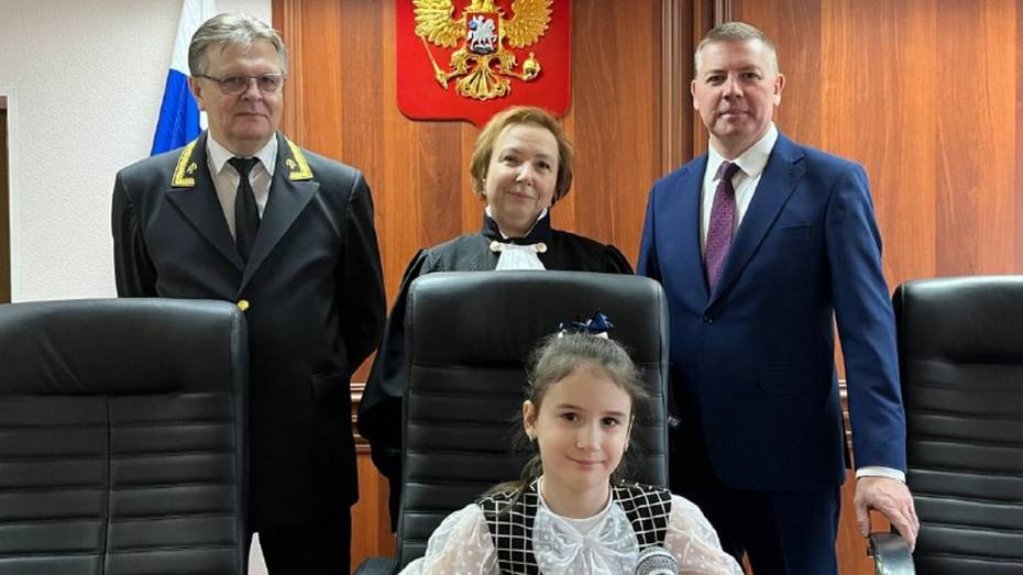 Губернатор Александр Гусев исполнил еще одну мечту 7-летней Эмилии из Нововоронежа