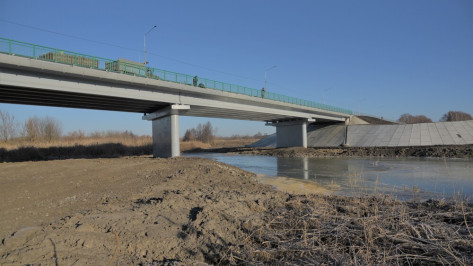 Обрушившийся мост через реку Савала в Воронежской области восстановили
