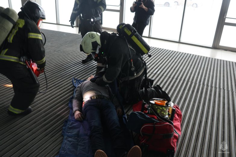 Спасатели поделились фото пожарно-тактических учений возле Сити-парка «Град»