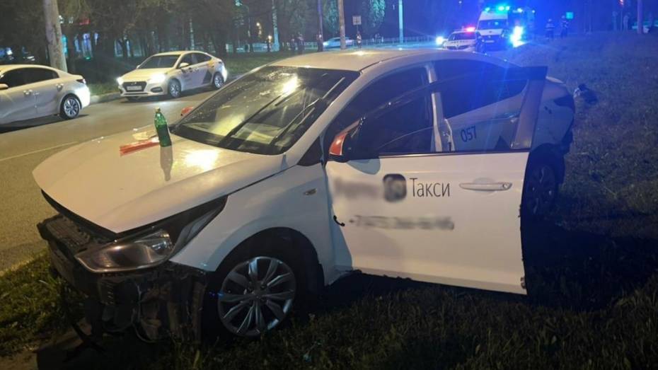 В Воронеже 20-летний водитель «Приоры» пострадал при столкновении с такси