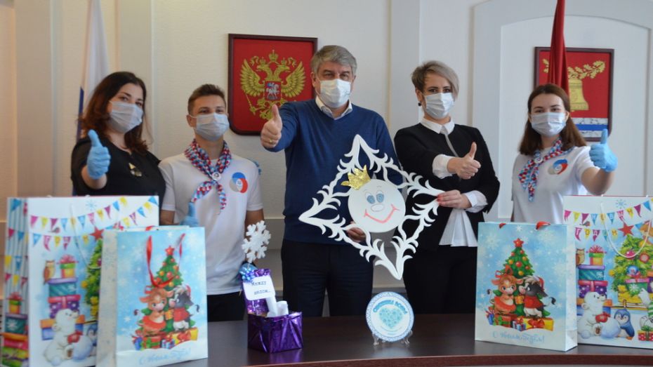 В Павловске собрали 120 новогодних подарков для детей из нуждающихся семей