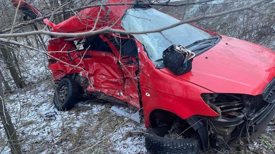 Под Воронежем 39-летняя женщина на Hyundai Getz не справилась с управлением и погибла в ДТП