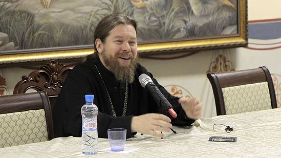 Известный московский священник рассказал молодежи про воронежского губернатора