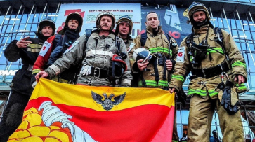 Воронежские пожарные покорили высотку в Санкт-Петербурге