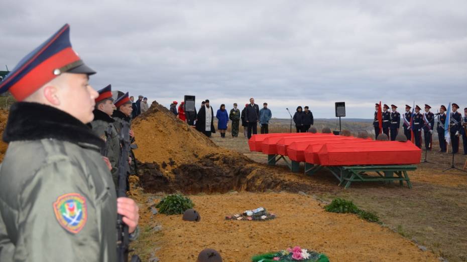 В Верхнемамонском районе перезахоронили останки 74 советских воинов