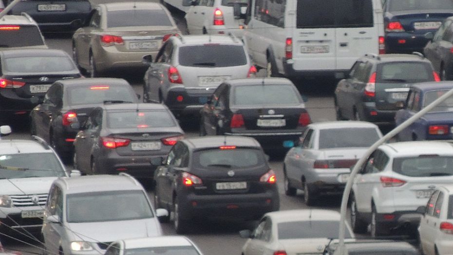 Мелкие ДТП заперли транспорт на Московском проспекте в Воронеже