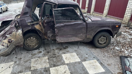 В Воронежской области «Жигули» врезались в Mercedes-Benz: пострадали 2 девушки 16 лет