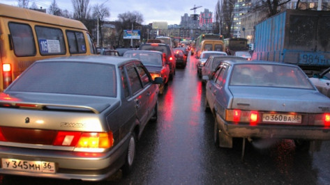 ДТП с автобусом спровоцировало пробку в центре Воронежа