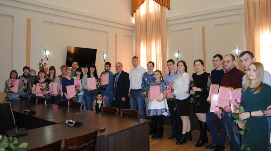 В Семилукском районе 18 семей получили жилищные сертификаты