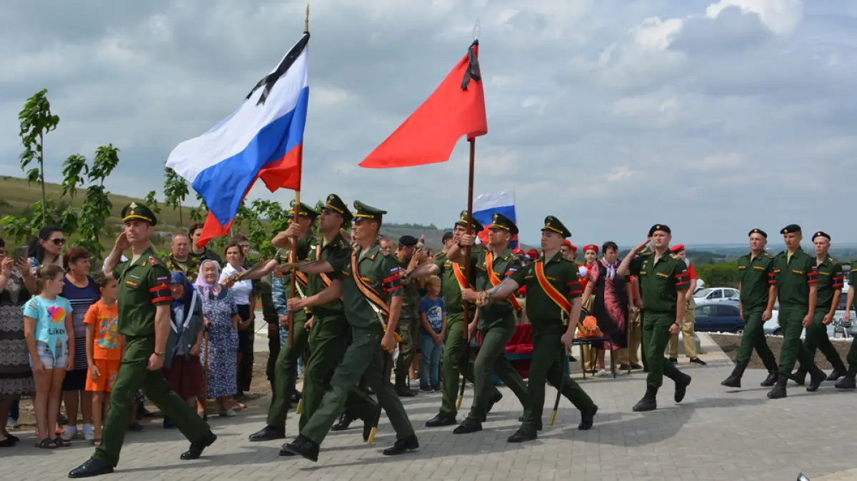 Погода почасовая в острогожске на 3 дня. Танк Острогожск. Ездочное Воронежская область. Острогожск перезахоронение. Победа Острогожск.