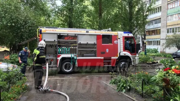 В Воронеже пожарные спасли четырех человек из горящей 9-этажки после грозы