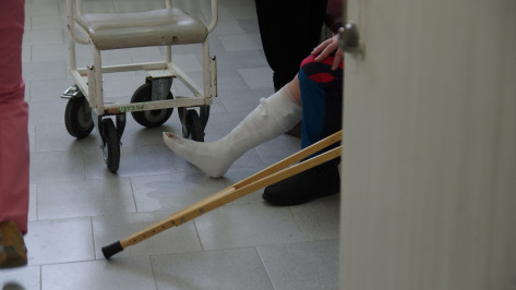 Переломы лодыжек и лучевых костей: из-за ледяного дождя в Воронеже пострадали 24 ребенка и 295 взрослых
