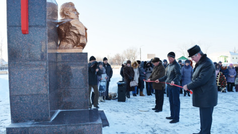 В Петропавловке после реставрации открыли памятник командиру «Молодой гвардии» Ивану Туркеничу