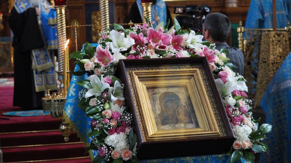 В Воронеж прибыла Казанская икона Божией Матери: люди выстроились в огромную очередь