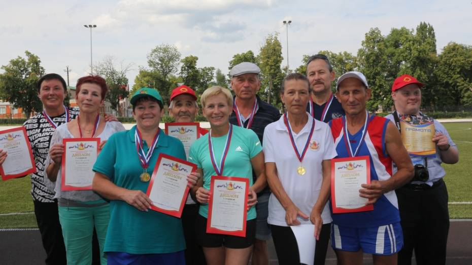 Бобровские спортсмены заняли 1-е место на областной спартакиаде пенсионеров