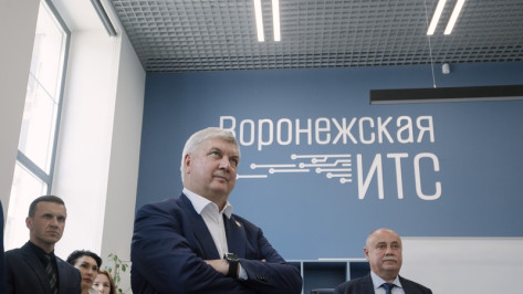 «Люди не должны часами стоять на дороге»: губернатор поручил запустить в Воронеже систему борьбы с пробками