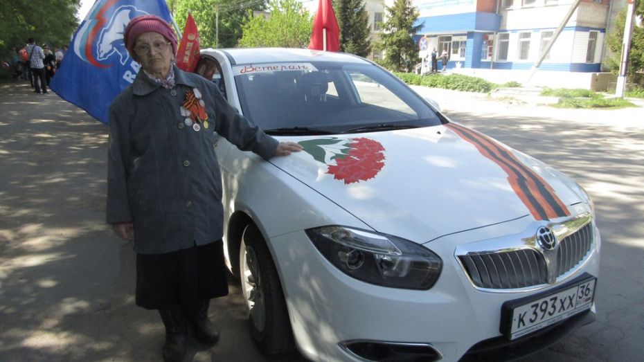 Участницей подгоренского автопробега стала ветеран войны Любовь Бганцова 