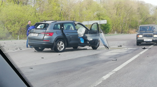 При столкновении автомобилей Toyota и Skoda в Воронежской области погиб 35-летний водитель 