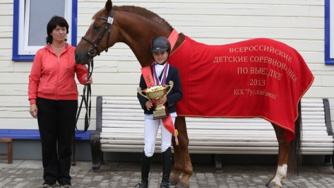 12-летняя жительница Рамонского района стала абсолютным чемпионом Всероссийских детских соревнований по выездке