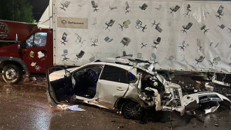 Водитель Subaru Impreza пострадал в жестком ДТП с грузовиком под Воронежем