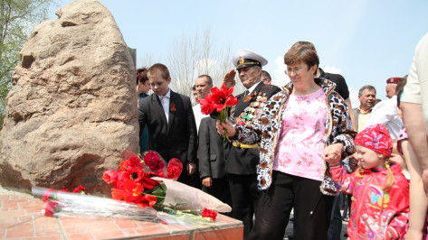 В Острогожском районе установили памятник ветеранам боевых действий в горячих точках