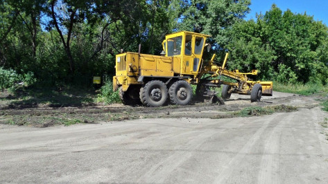 Жители семилукского села отремонтировали проблемный участок дороги