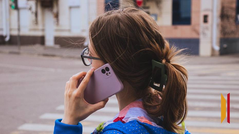 Воронежских школьников предупредили о новой схеме мошенничества зарубежных аферистов на сервисах знакомств