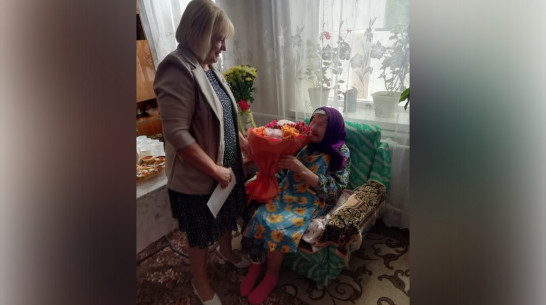 Ветеран труда из Воронежской области Варвара Плугатырева отметила 100-летний юбилей