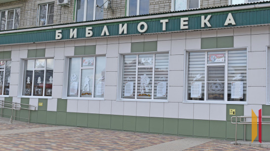 «Окна памяти»: витражная выставка о Великой Отечественной войне открылась в Лисках