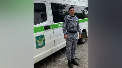 Воронежский судебный пристав потушил загоревшуюся после атаки БПЛА «Ниву»