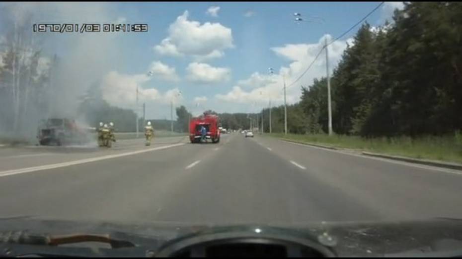 В Воронеже на дороге горел бензовоз (ВИДЕО)