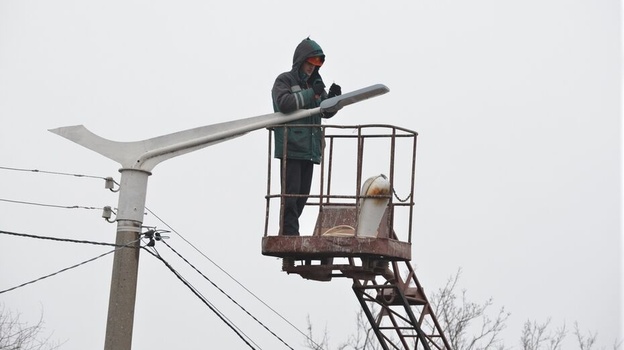В двух поселениях Петропавловского района старые фонари заменили на энергосберегающие