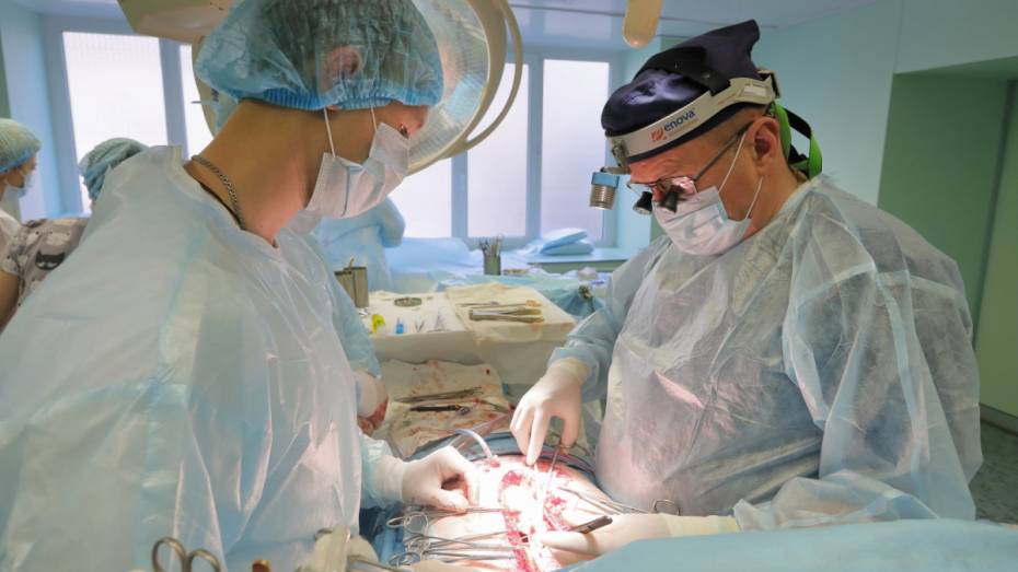 Врачи воронежской областной больницы спасли пациента с редчайшей патологией сердца