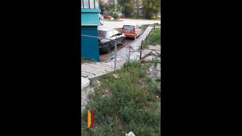 Воронежцы сообщили о крупной коммунальной аварии в Ракетном переулке