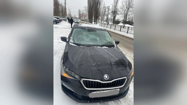 Неизвестный мужчина погиб под колесами иномарки возле БСМП №1 в Воронеже