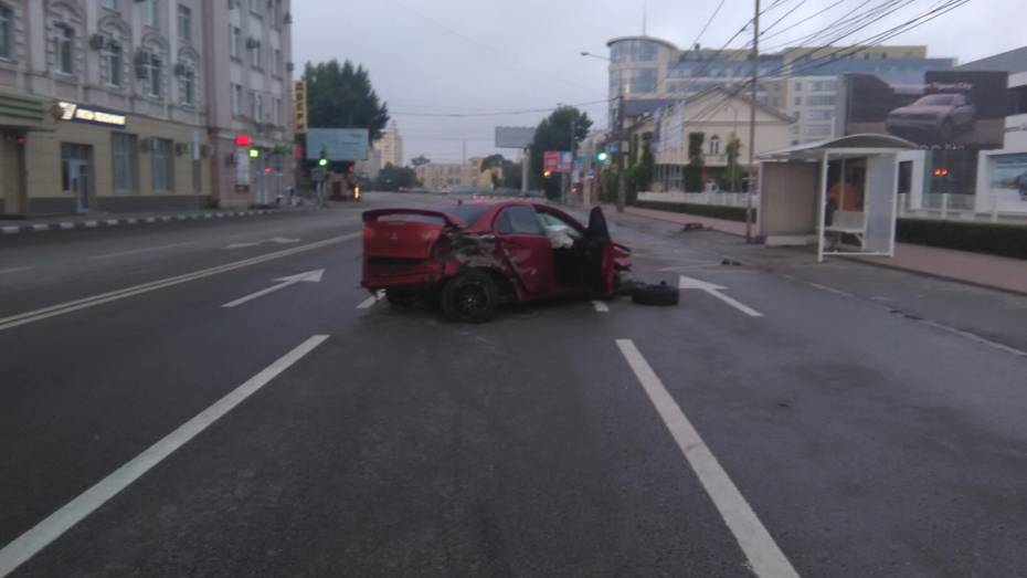 В Центральном районе Воронежа при столкновении Mitsubishi и Toyota пострадали 4 человека