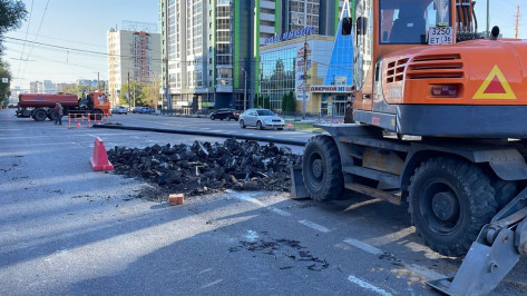 В Воронеже изменят 19 автобусных маршрутов из-за прорыва канализации у памятника Славы